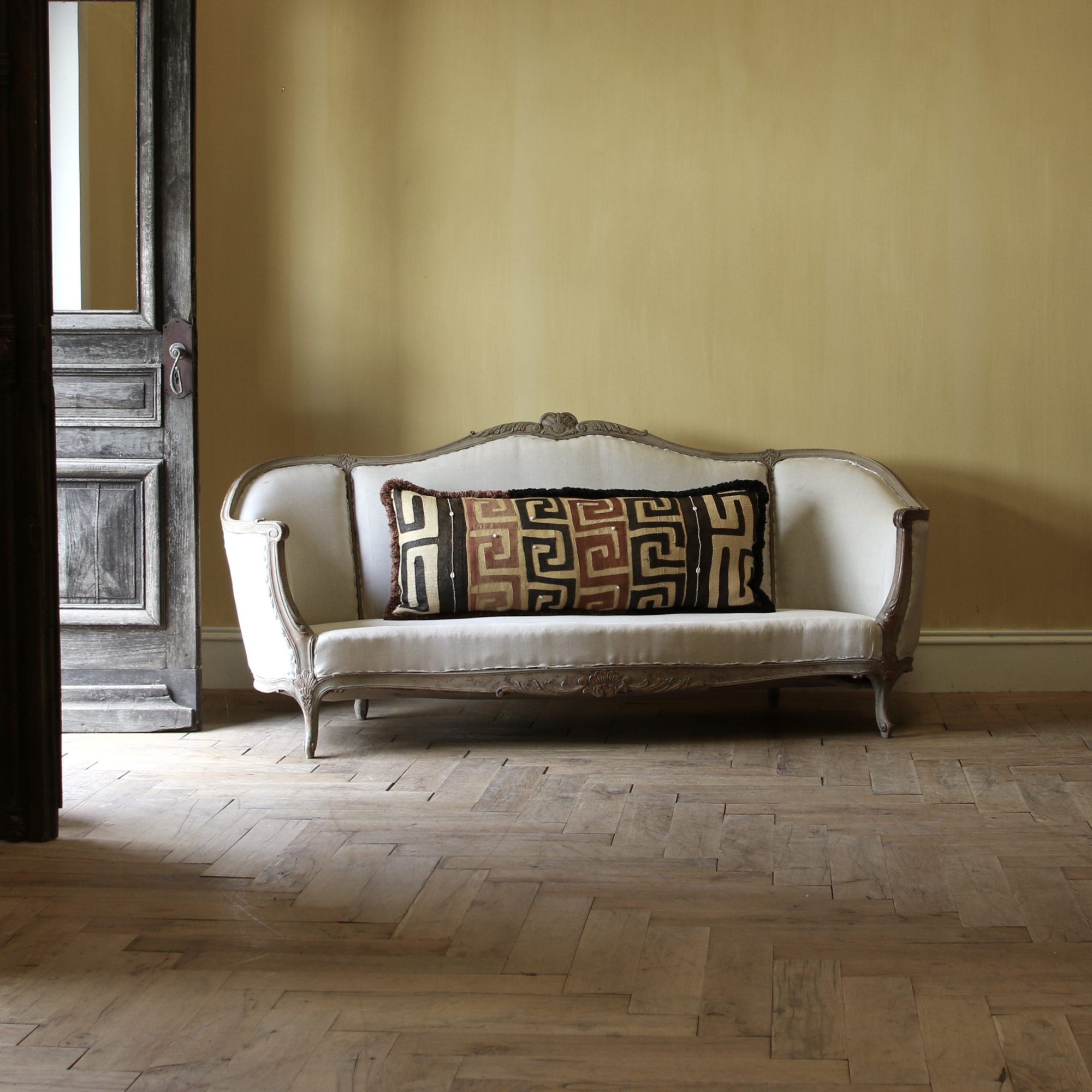 156-28 - Swedish Settee